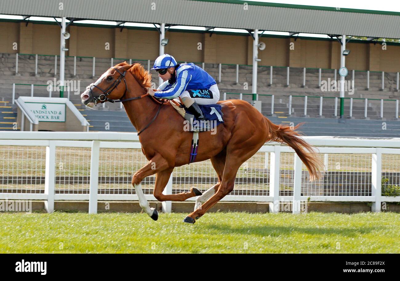 L'anglo Saxson guidato da Stevie Donohoe vince il Sky Sports Racing Sky 415 Maiden handicap presso l'ippodromo di Great Yarmouth. Foto Stock