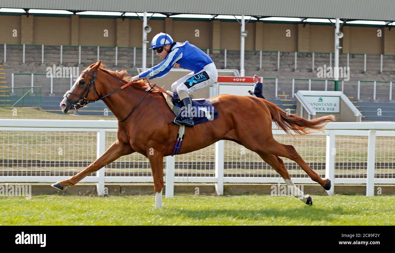 L'anglo Saxson guidato da Stevie Donohoe vince il Sky Sports Racing Sky 415 Maiden handicap presso l'ippodromo di Great Yarmouth. Foto Stock