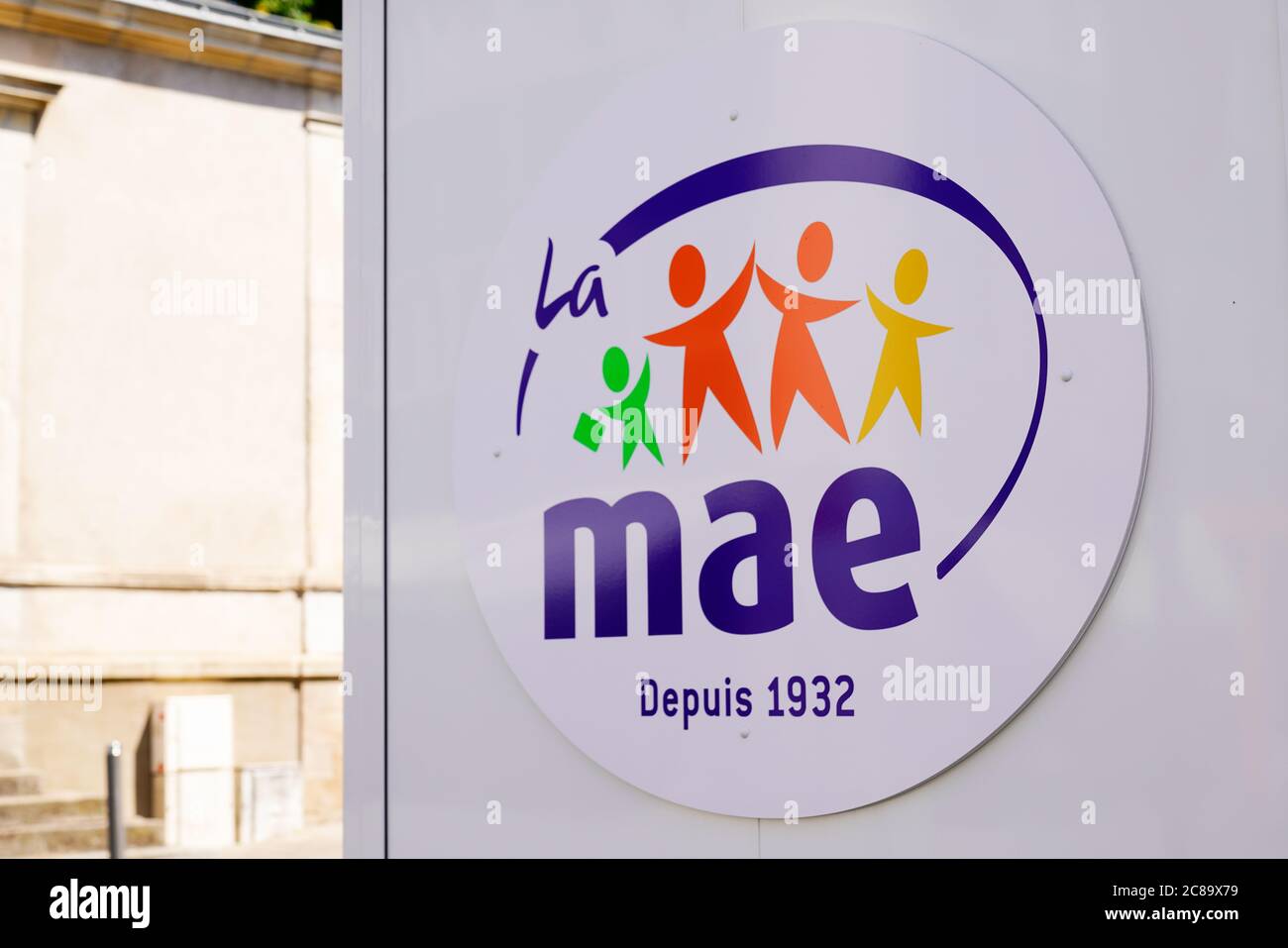 Bordeaux , Aquitaine / Francia - 07 17 2020 : mae Mutuelle assurance de l'éduation segno e logo dell'assicurazione multinazionale francese Foto Stock