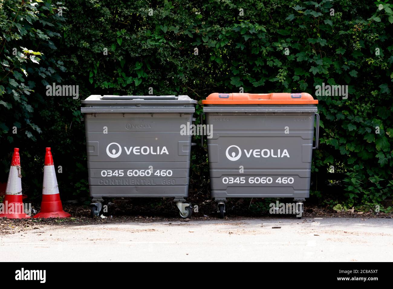 Contenitori per rifiuti Veolia, Regno Unito Foto Stock