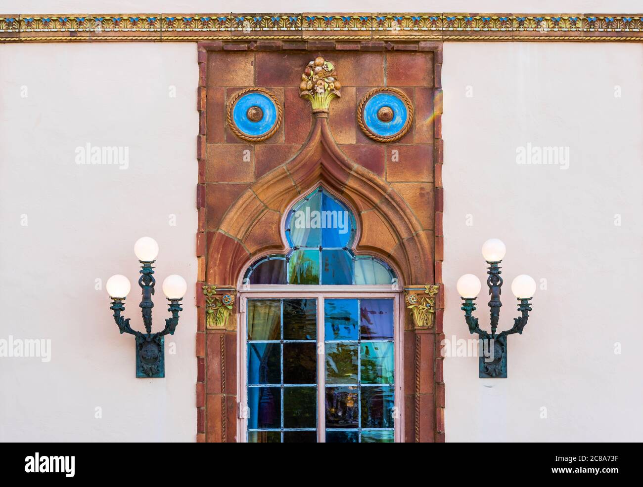 Dettaglio della decorazione esterna della finestra di un palazzo in Florida Foto Stock