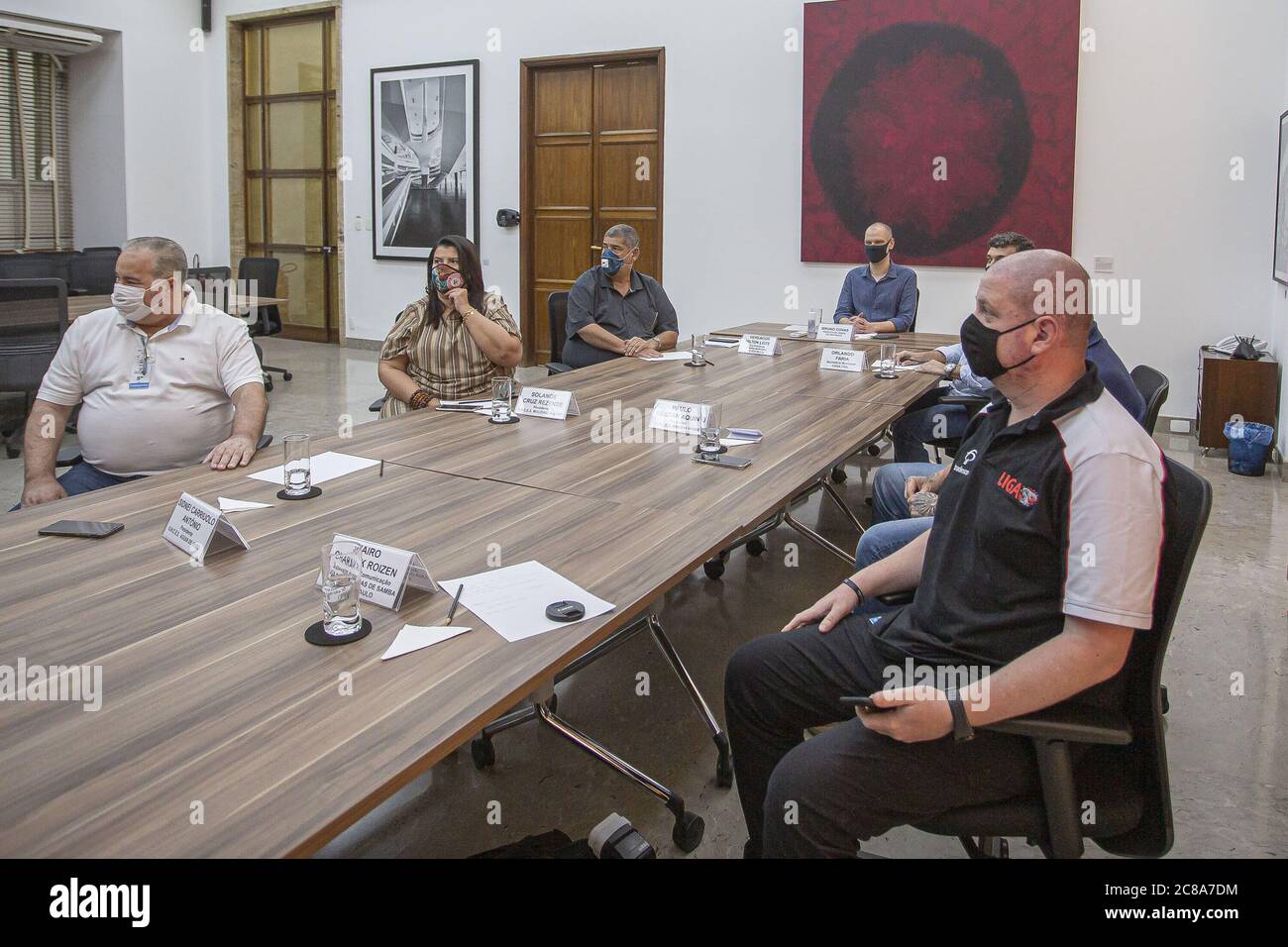 San Paolo, San Paolo, Brasile. 22 luglio 2020. (INT) MayorÃ¢â‚¬â„¢s Sao PauloÃ¢â‚¬â„¢s riunione sul carnevale. 22 luglio 2020, San Paolo, Brasile: Bruno Covas, Sindaco di San Paolo durante un incontro con il consigliere Milton Leite, presidenti delle Scuole di Samba di San Paolo. Mancha Verde - Paulo Serdan, Mocidade Alegre - Solange Cruz Rezende, Aguia de ouro - Sidnei Carriuolo e Orlando Faria, Segretario della Casa civile di San Paolo, nell'ufficio del municipio di San Paolo.Credit: Van Campos/Thenews2 Credit: Van Campos/TheNEWS2/ZUMA Wire/Alamy Live News Foto Stock