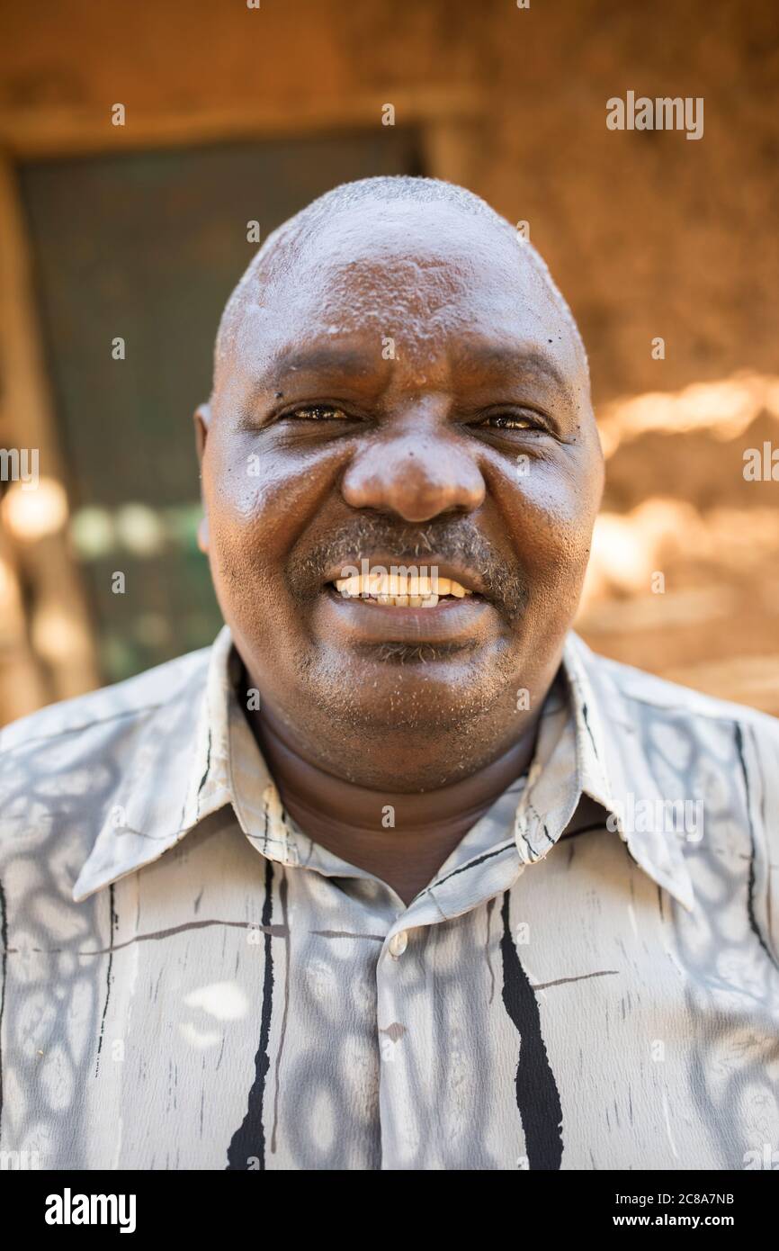 Nicholas Wambua (60) partecipa al progetto di LWR Isaiah 58. Contea di Makueni, Kenya. Gennaio 2018. Foto di Jake Lyell per il Luterano World Relief. Foto Stock