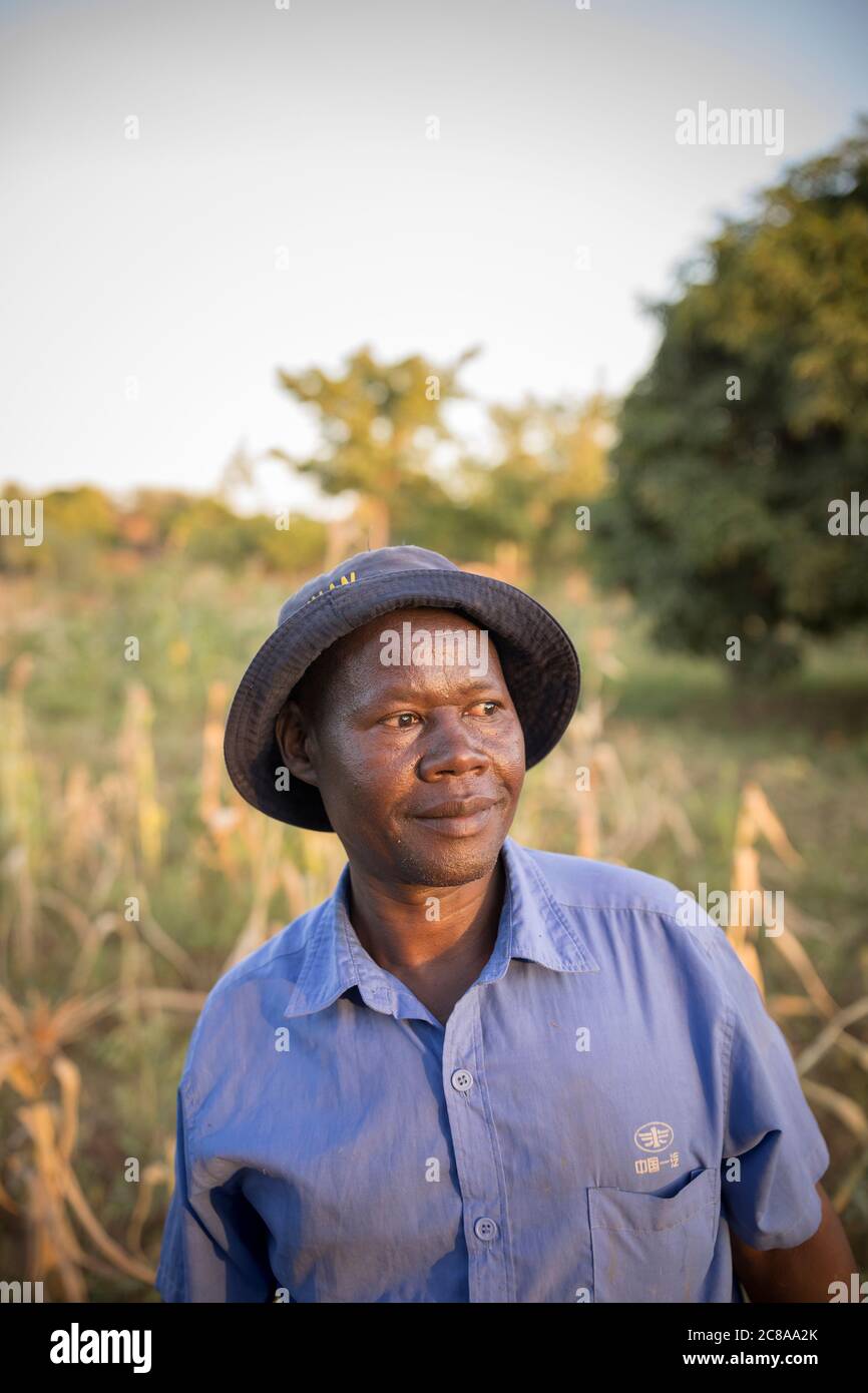 Anthony Kimeu (47) è un agricoltore Super Lead con il progetto Isaiah 58. Progetto LWR Isaiah 58 - Contea di Makueni, Kenya. Gennaio 2018. Foto di Jake Lye Foto Stock