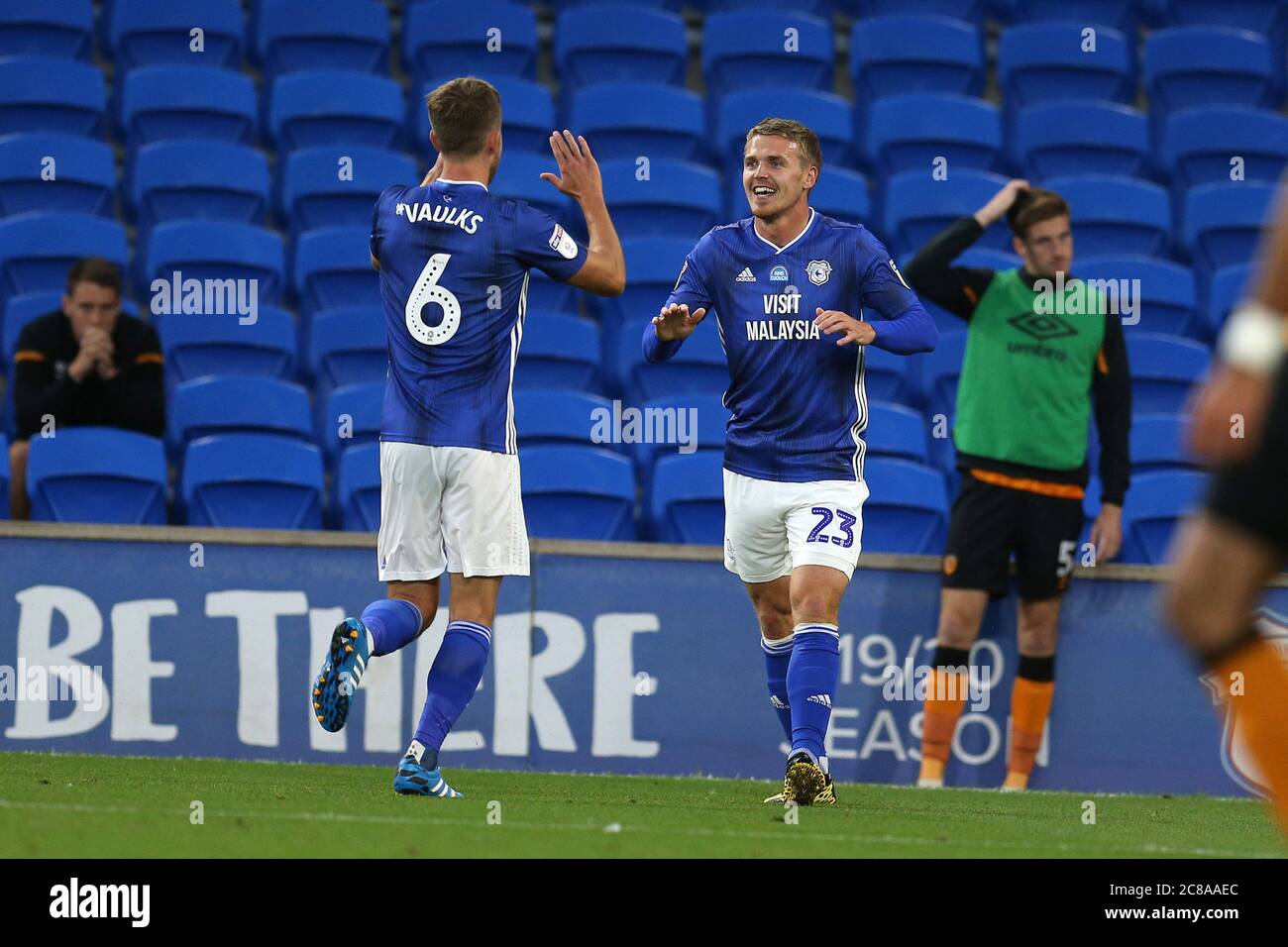 Danny Ward della città di Cardiff (23) festeggia dopo che ha ottenuto il 3° goal delle squadre. EFL Skybet Championship, Cardiff City contro Hull City al Cardiff City Stadium di Cardiff, Galles, mercoledì 22 luglio 2020. Questa immagine può essere utilizzata solo per scopi editoriali. Solo per uso editoriale, licenza richiesta per uso commerciale. Non si può usare nelle scommesse, nei giochi o nelle pubblicazioni di un singolo club/campionato/giocatore. pic di Andrew Orchard/Andrew Orchard sport photography/Alamy Live news Foto Stock