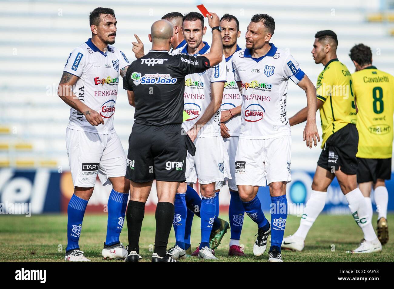 Lajeado, Rio Grande do sul, Brasile. 22 luglio 2020. (SPO) Ypiranga vs Esportivo durante il Campionato di calcio Gaucho. 22 luglio 2020, Lajeado, Rio Grande do sul, Brasile: Partita di calcio tra le squadre Ypiranga e Esportivo, valida per la ripresa del Campionato Gaucho 2020, dopo sosta a causa della pandemia di Coronavirus (covid-19), tenutasi allo stadio Alviazul, a Lajeado, Rio Grande do sul.Credit: Fernando Alves /Thenew2 Credit: Fernando Alves/TheNEWS2/ZUMA Wire/Alamy Live News Foto Stock