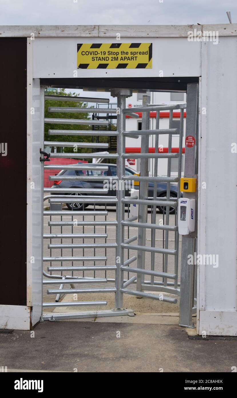 Covid-19 precauzioni in un cantiere a Milton Keynes. Foto Stock