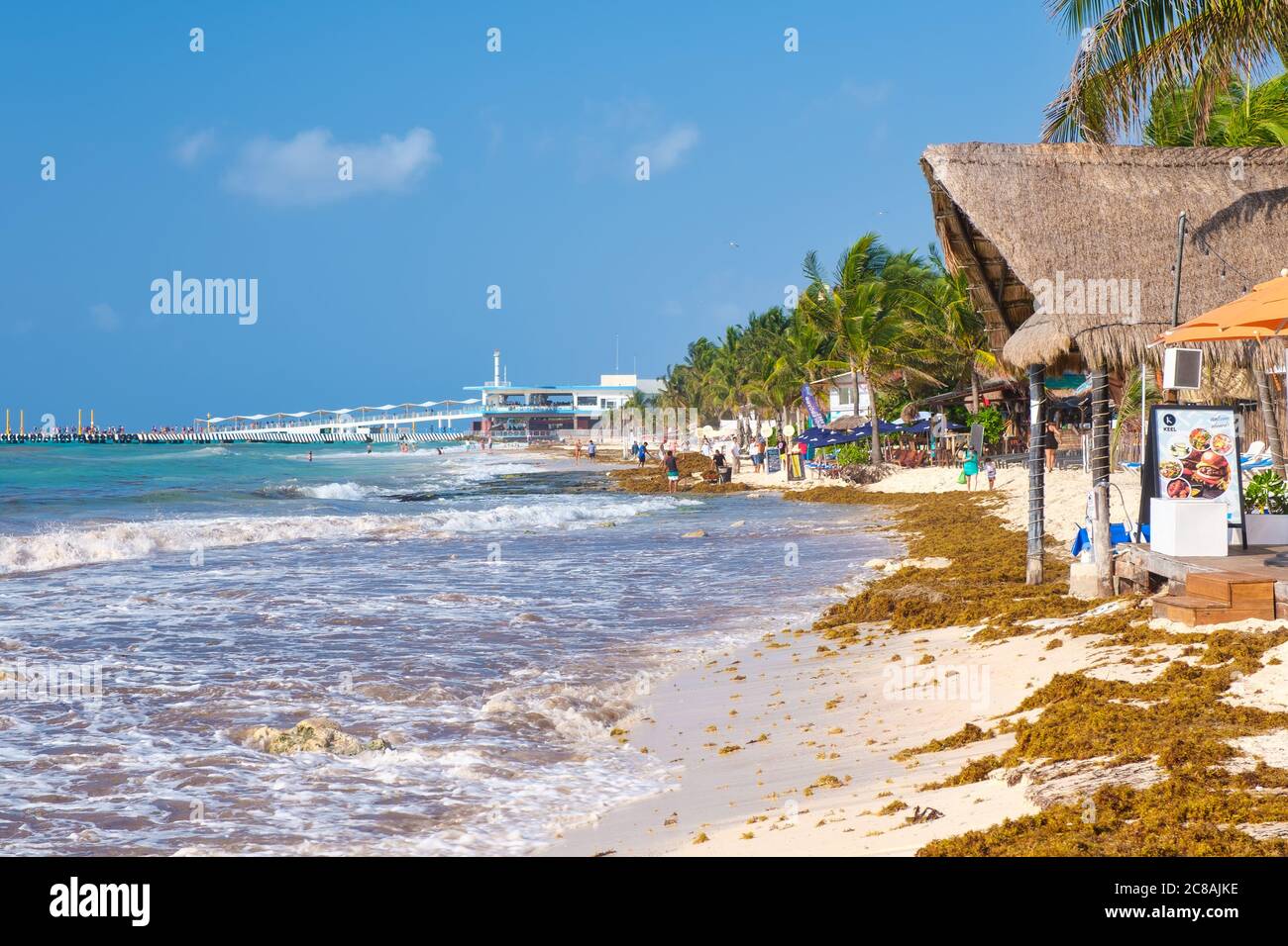 La spiaggia di Playa del Carmen in una giornata estiva soleggiata Foto Stock
