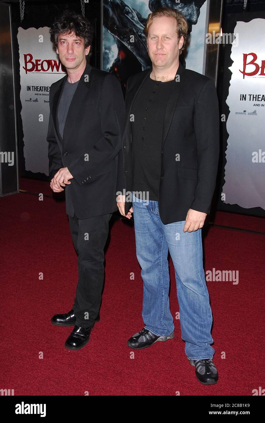 Neil Gaiman e Roger Avary alla Los Angeles Premiere di 'Beowulf' tenuto al Mann's Village Theatre di Westwood, California. L'evento si è svolto lunedì 5 novembre 2007. Photo by: SBM / PictureLux - file Reference N. 34006-10134SBMPLX Foto Stock