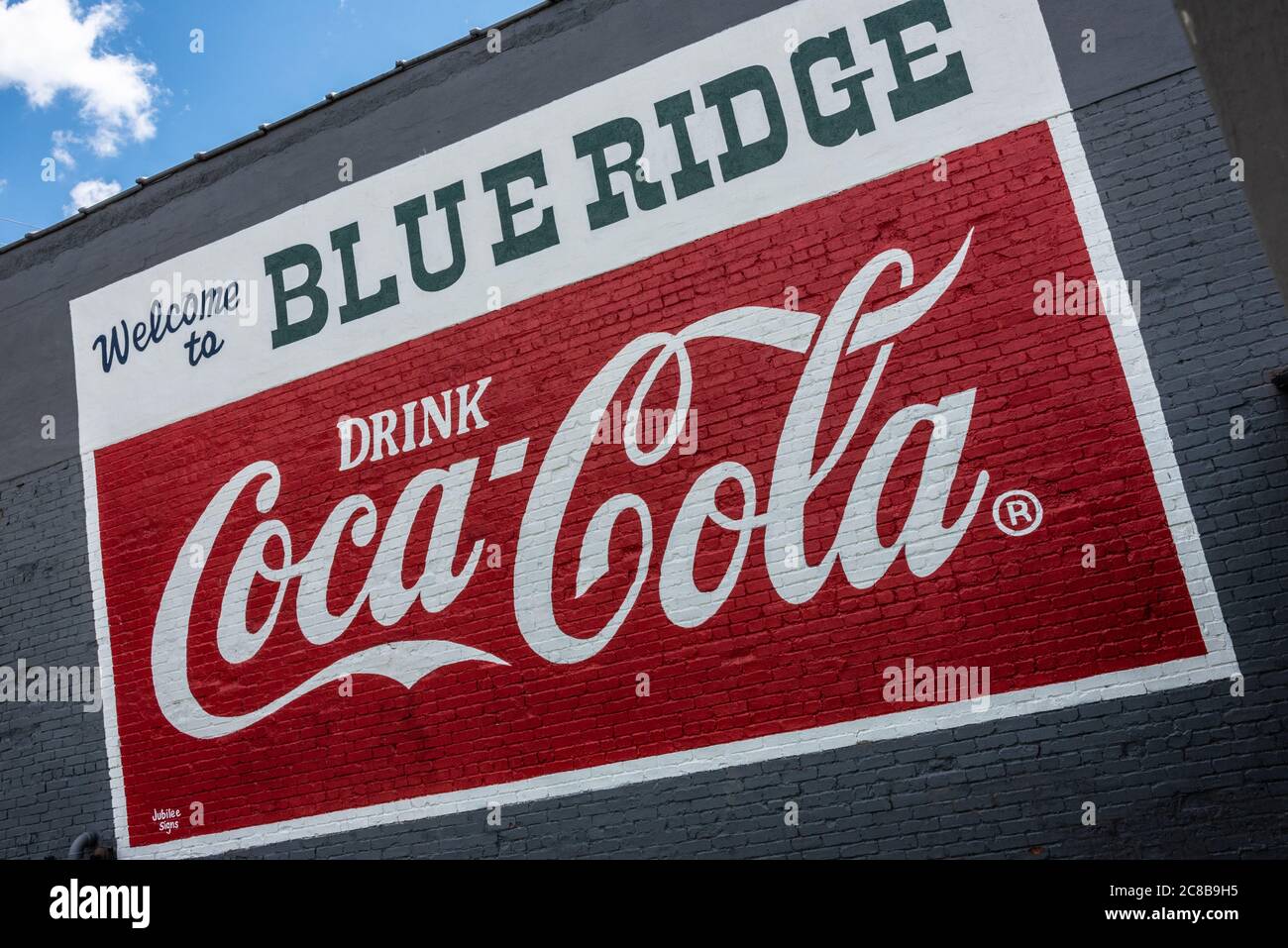 Benvenuti al Blue Ridge / drink Coca-Cola centro di Blue Ridge, Georgia muro murale. (STATI UNITI) Foto Stock