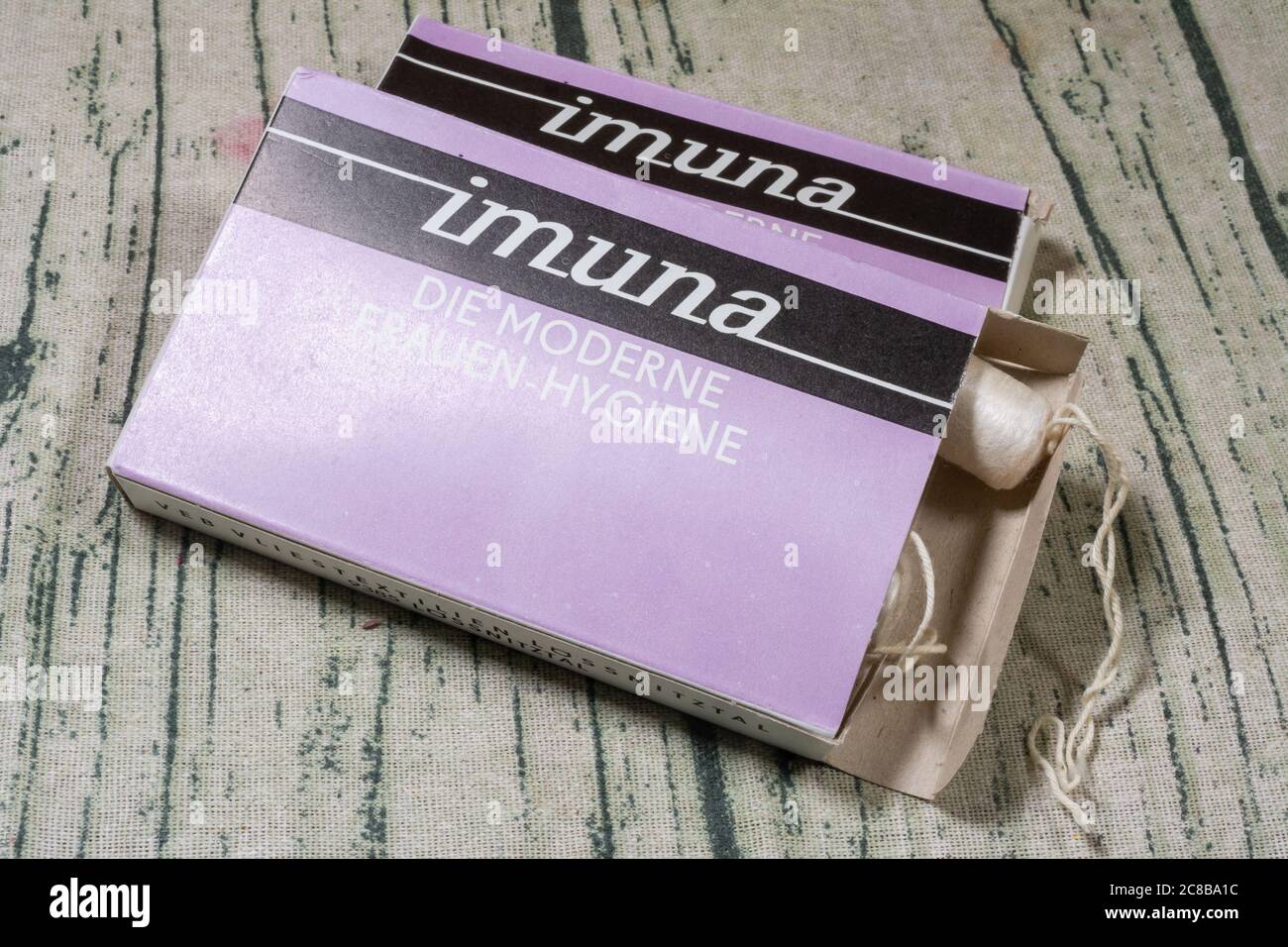 Vecchi tamponi vintage est-tedeschi per Signore in pacchetto originale Foto Stock