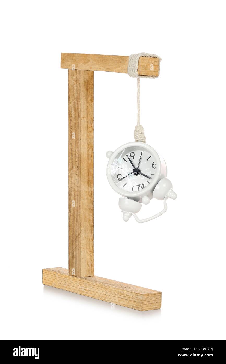 sveglia appesa su gallows, concetto astratto di tempo Foto Stock sveglia appesa su gallows, concetto astratto di tempo Foto Stock
