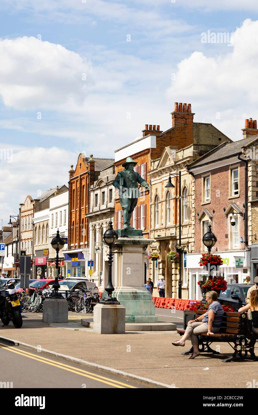 Statua di Oliver Cromwell su Crown Street, St Ives, Cambridgeshire, Inghilterra Foto Stock