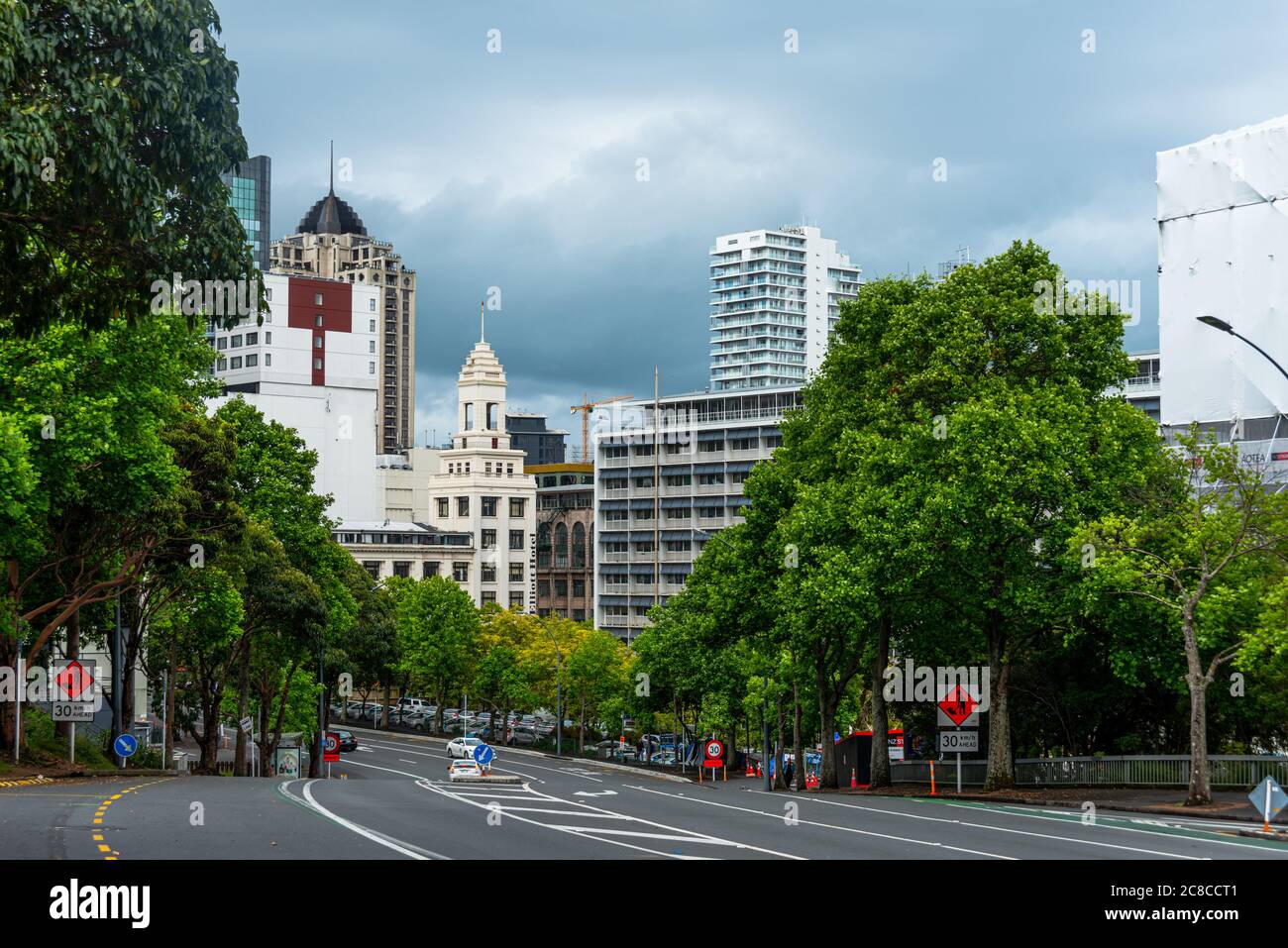 Edificio del Municipio di Auckland e la torre dell'orologio in Piazza Aotea, Queen Street Foto Stock