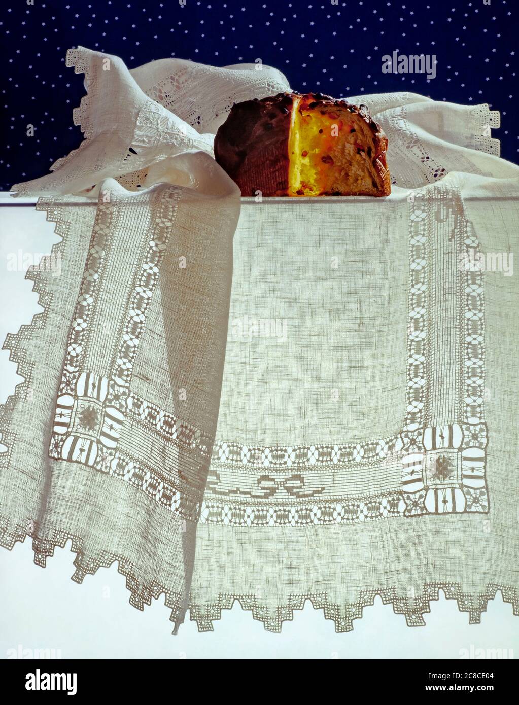 Tavolo di Natale con panettone. Foto Stock