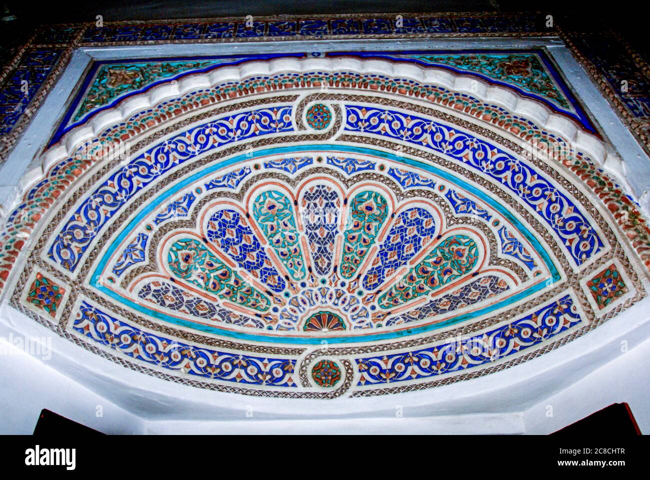 Soffitto all'interno del Palazzo Bahia, Marrakech, Marocco Foto Stock
