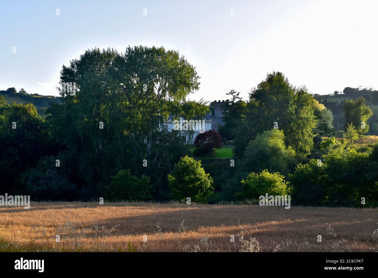 Chiesa di Sant'Andrea e il vecchio vicarage a Bredwardine. Foto Stock