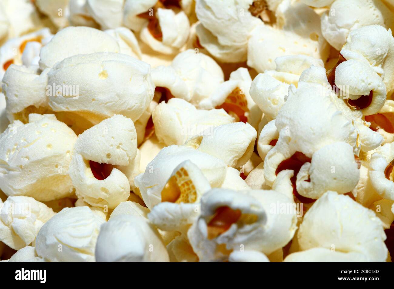 Vista ravvicinata dei popcorn appena fatti Foto Stock