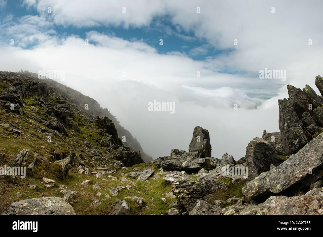 Nebbia sulla cima di Glyder Fach, Snowdonia Foto Stock