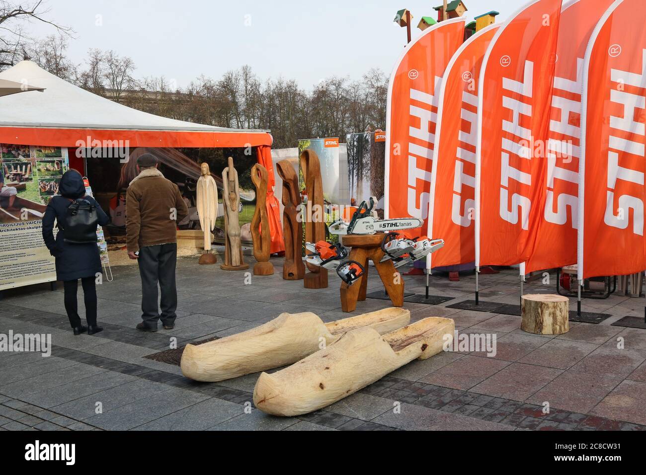VILNIUS, LITUANIA - 04 MARZO 2017: Utensili elettrici professionali marchio STIHL pubblicizzato durante la fiera annuale tradizionale di primavera nella capitale baltica. Stihl Foto Stock