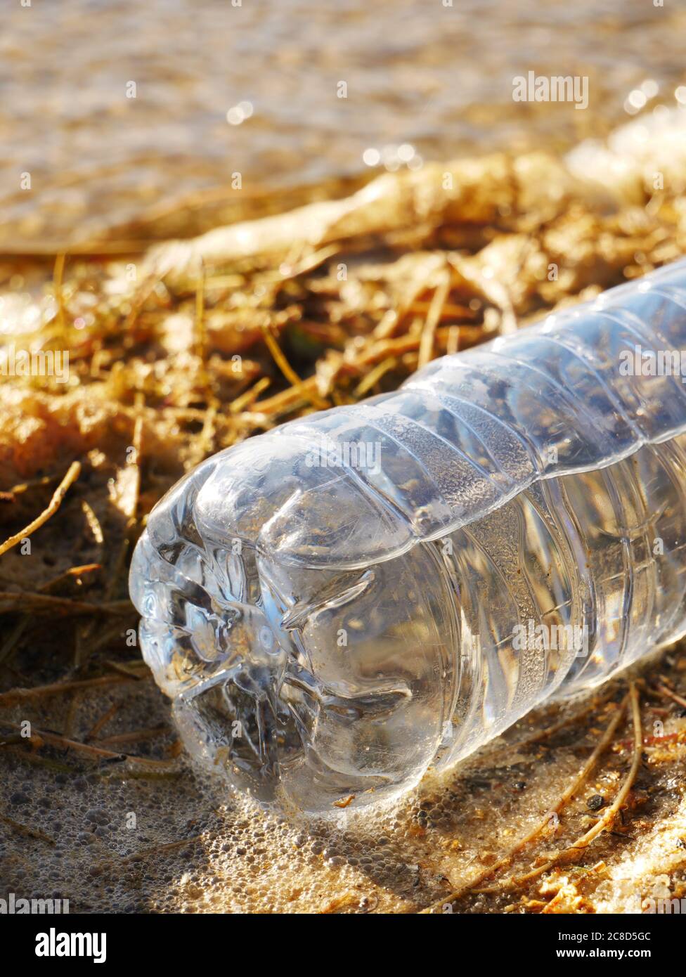 Una foto che mostra che abbiamo ancora bisogno di educare le persone e prendersi cura del pianeta Foto Stock