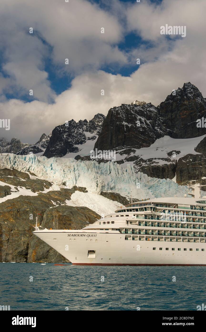 Nave da crociera Seabourn quest crociera nel panoramico Djord Drygalski in Georgia del Sud. Foto Stock