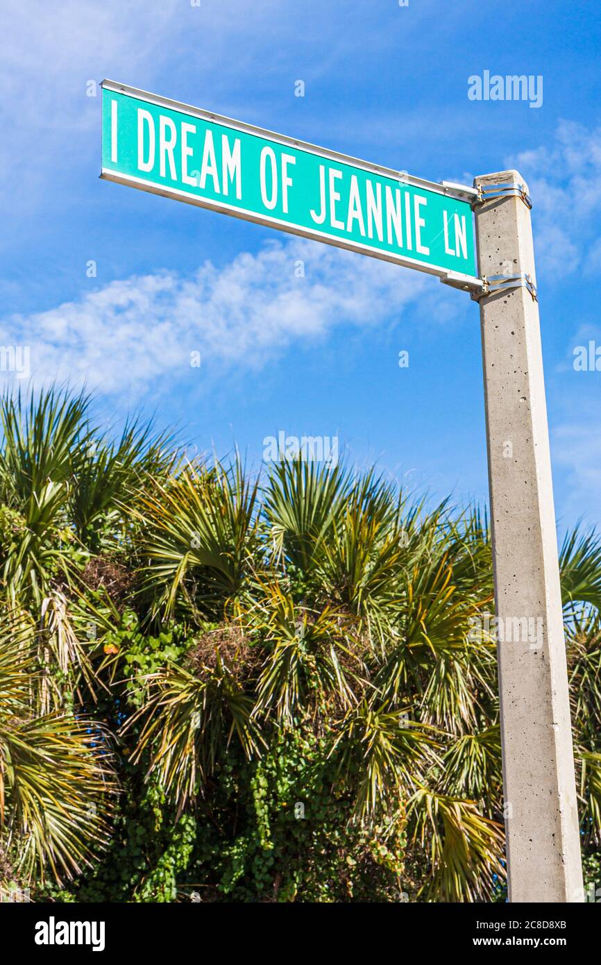 Cocoa Beach Florida,i Dream of Jeannie,vane,strada,nome della strada,segno,logo,televisione,set,spettacolo,americana,visitatori viaggio turismo turistico Foto Stock