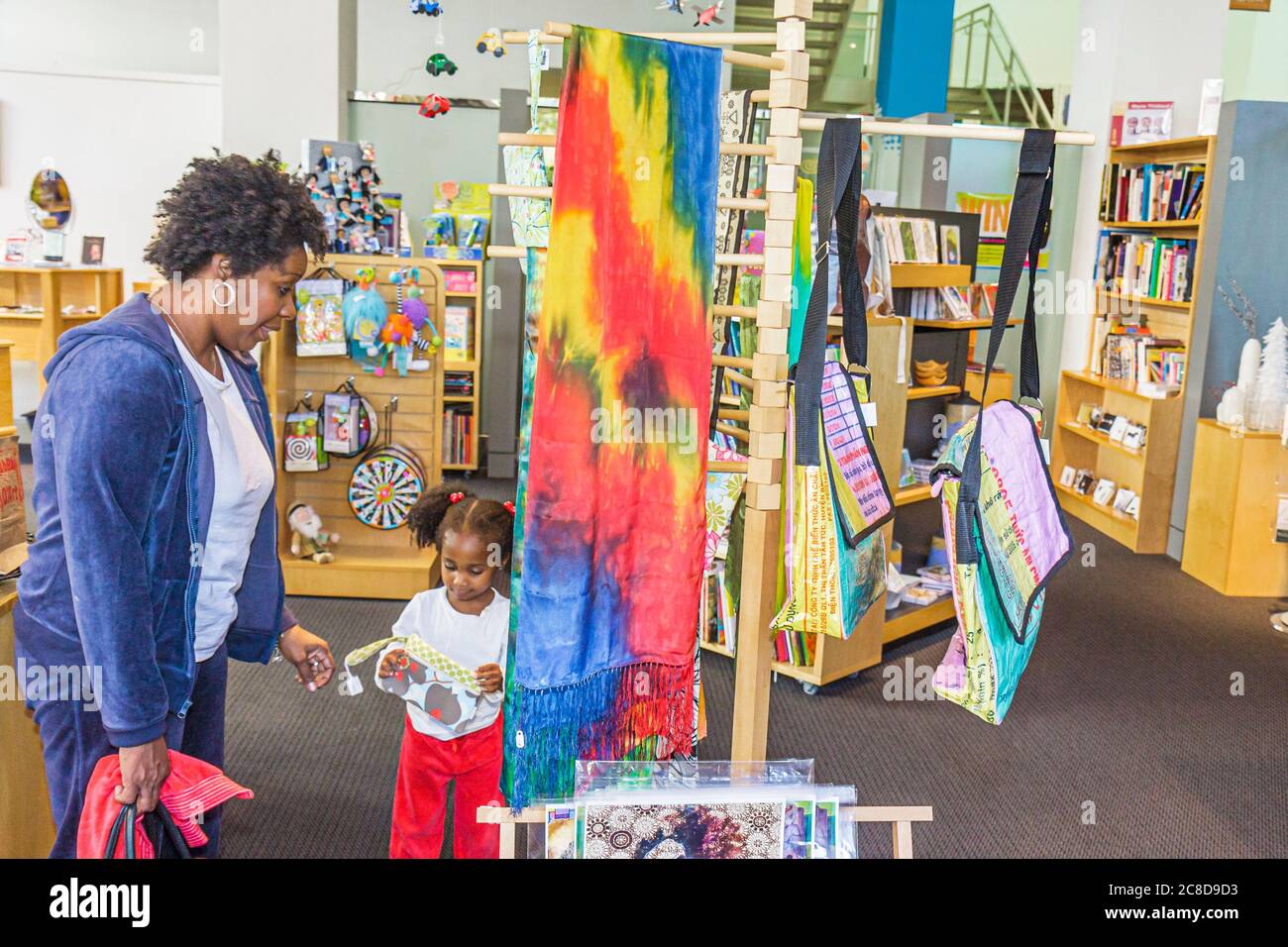 Jacksonville Florida,Laura Street,MOCA,Museo di Arte Contemporanea,cultura,istituzione culturale,negozio,Black Blacks African Africanans etnico minoranza,woma Foto Stock