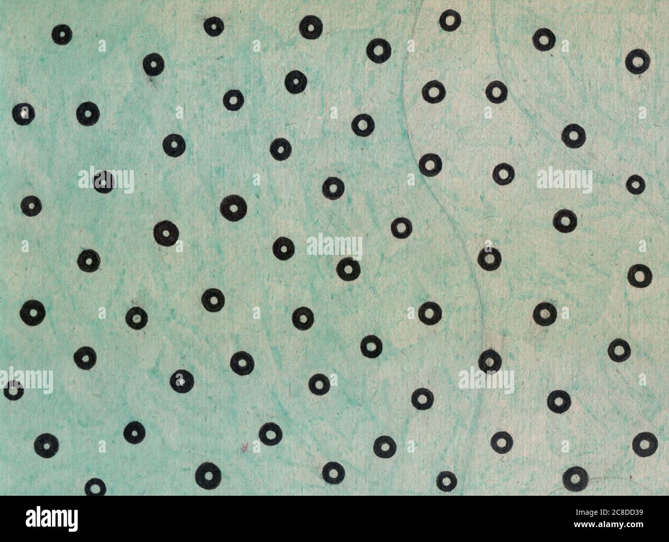 Disegno minimalista con anelli di doodle sullo sfondo blu. Texture di sfondo disegnata a mano. Stile artistico ingenuo. Illustrazione raster. Foto Stock