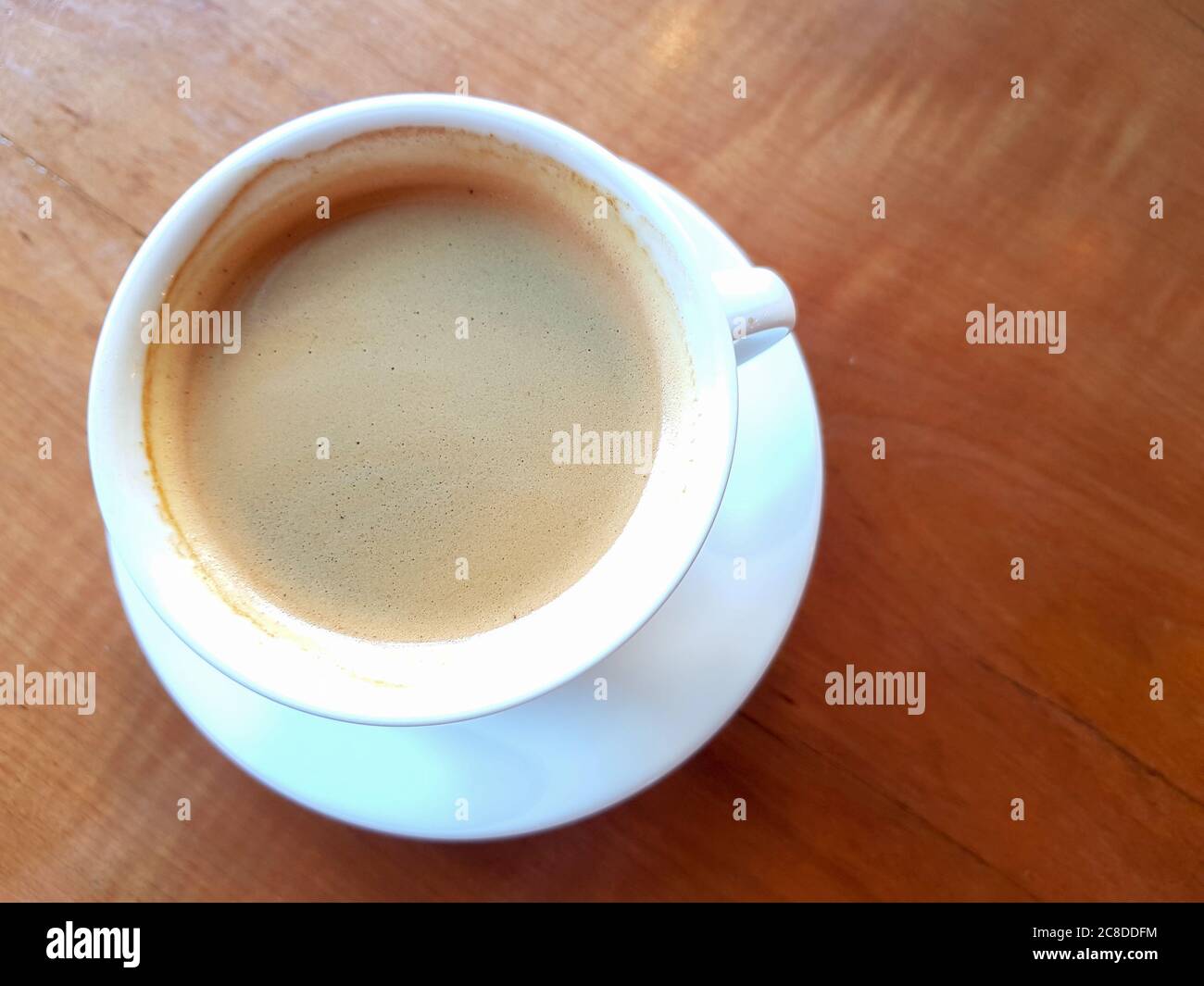 Tazza di caffè sul tavolo con spazio per la copia Foto Stock