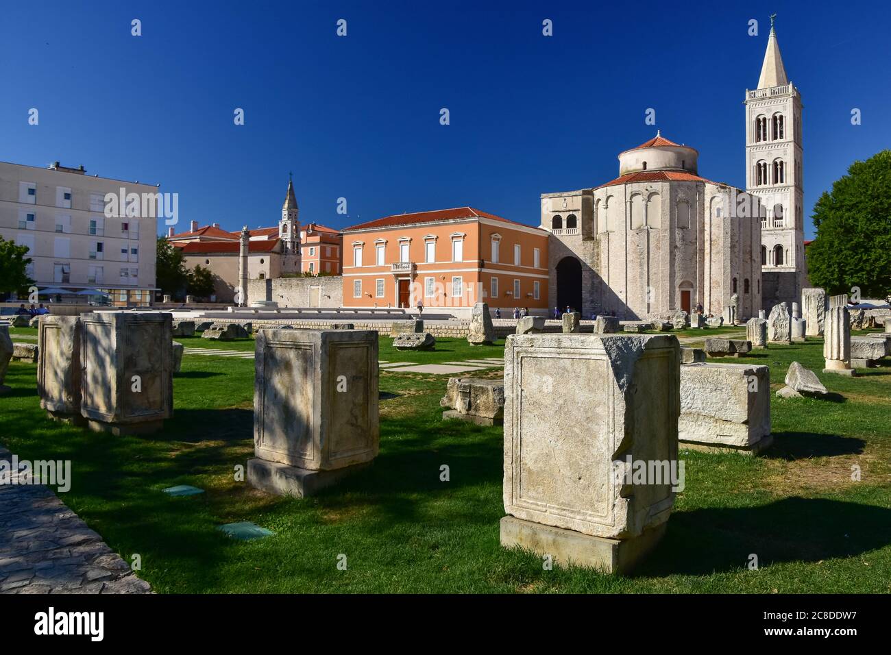 I resti del Foro Romano a Zara, la più antica città croata continuamente  abitata Foto stock - Alamy