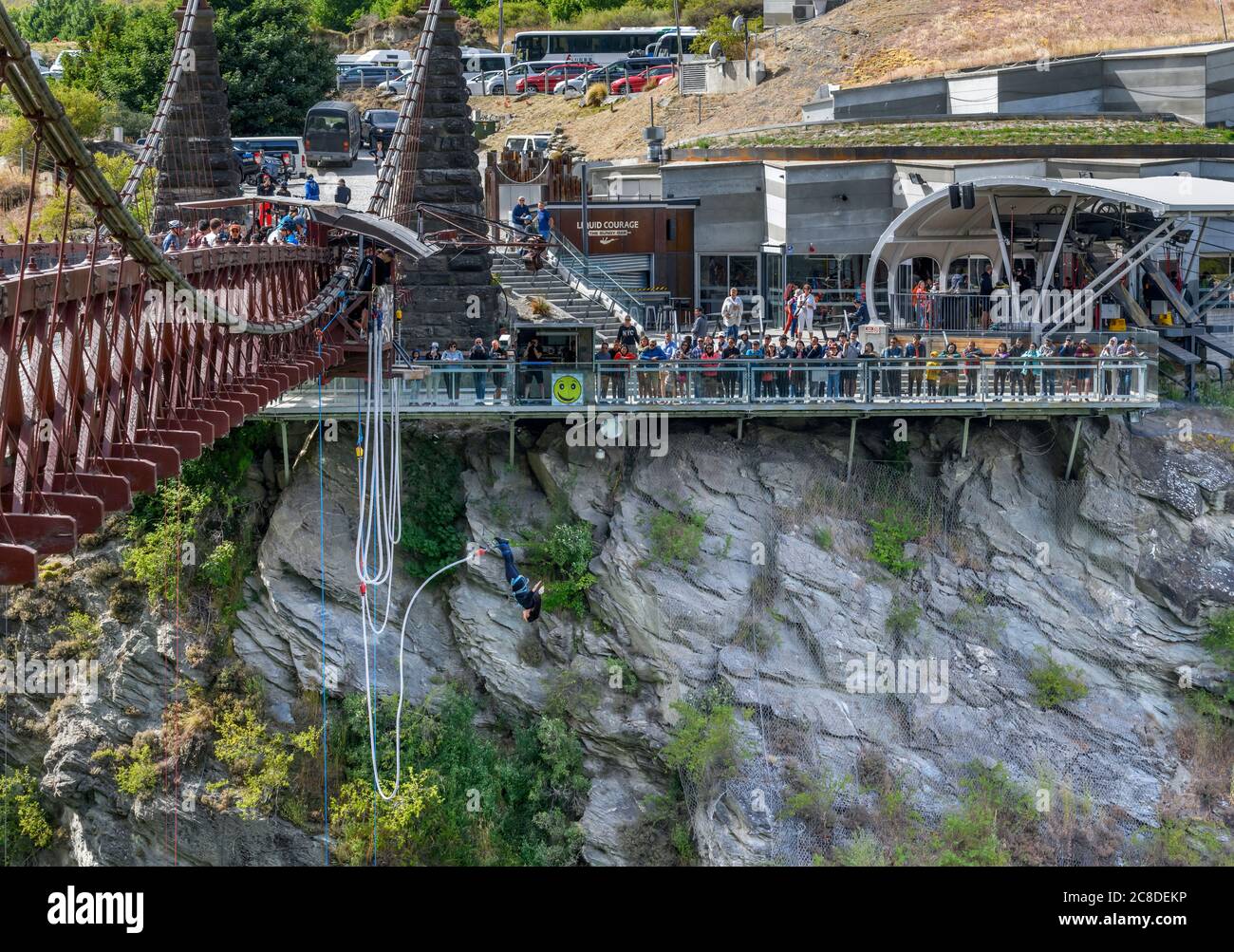 Il centro Bungy AJ Hacket presso il ponte sospeso della Gola di Kawarau, Otago, Nuova Zelanda. Il ponte è stato il primo sito commerciale al mondo bungee jumping. Foto Stock