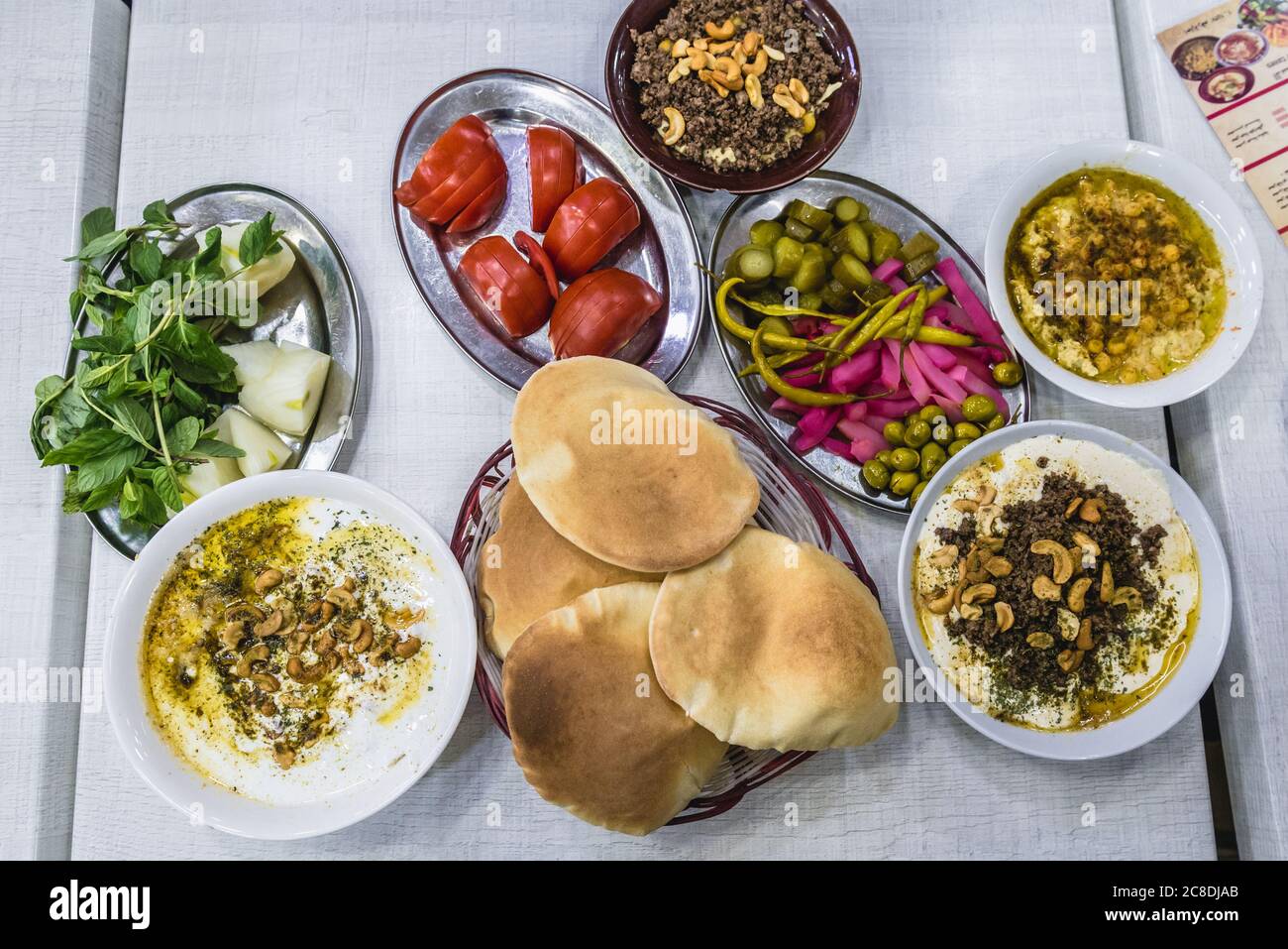 Set di piatti tradizionali libanesi in ristorante a Beirut, Libano Foto Stock