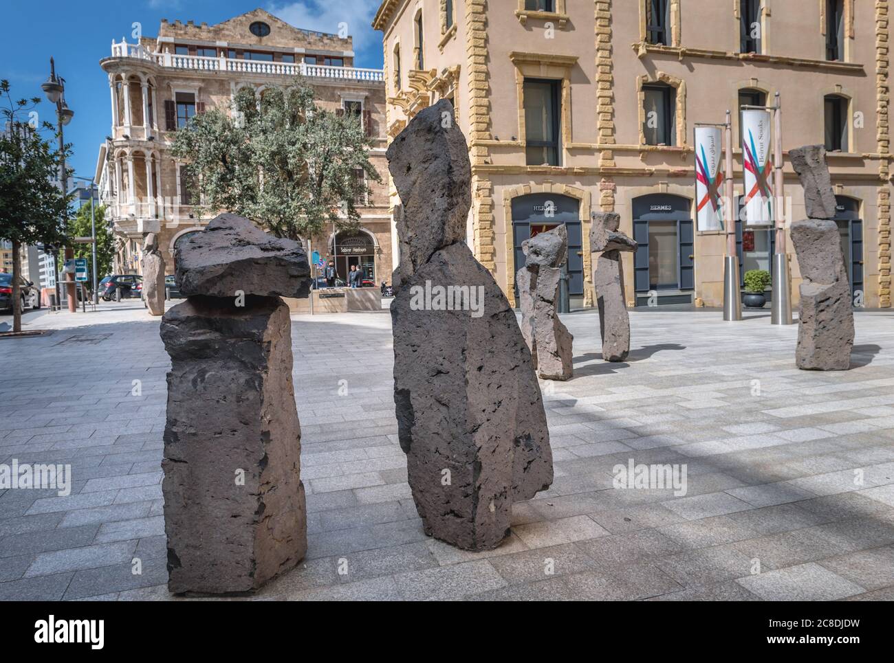 Sculture di fronte al negozio Hermes nella zona commerciale di Beirut Souks a Beirut, Libano Foto Stock