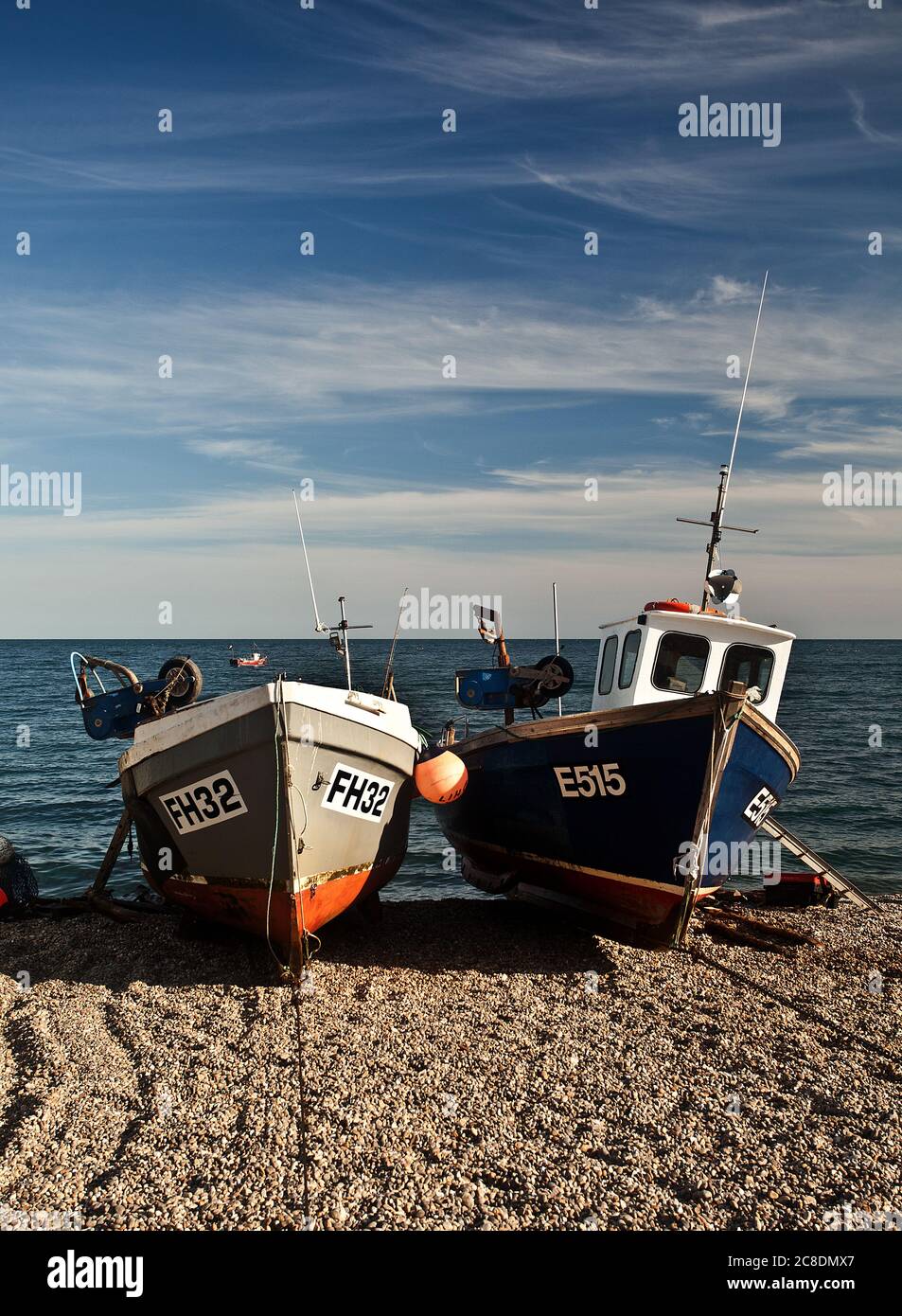 Barche da pesca su una spiaggia di ciottoli a Beer, Devon Foto Stock