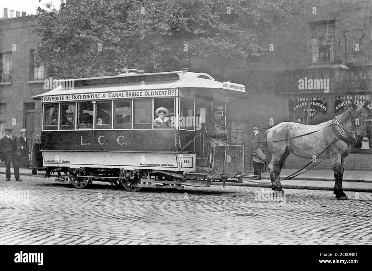 TRAM TRAINATO DA CAVALLI gestito dal London County Council circa 1913 Foto Stock