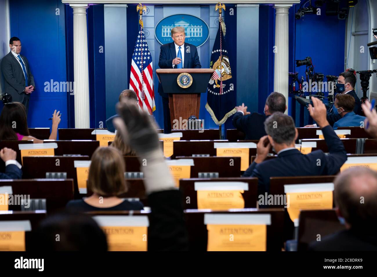 Washington, Stati Uniti d'America. 22 luglio 2020. Washington, Stati Uniti d'America. 22 luglio 2020. Il presidente degli Stati Uniti Donald Trump ha espresso commenti durante un briefing aggiornato sulla COVID-19, pandemia di coronavirus nella Briefing Room della Casa Bianca 22 luglio 2020 a Washington, DC Credit: TIA Dufour/White House Photo/Alamy Live News Foto Stock