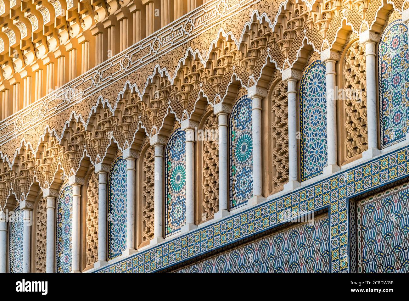 Marocco, Fes-Meknes, Fes, porta ornata del palazzo Dar al-Makhzen Foto Stock