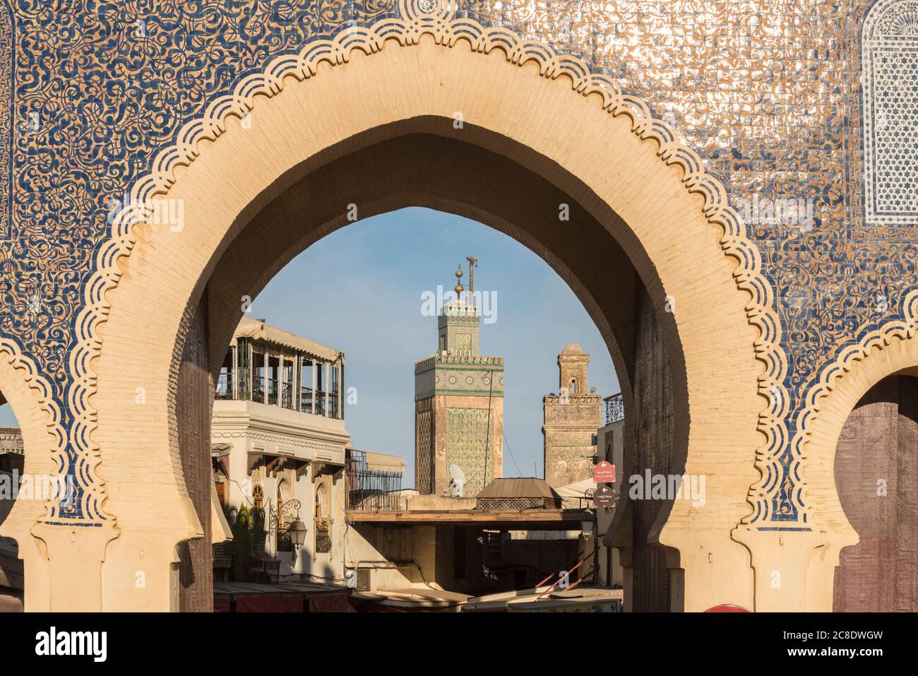 Marocco, Fes-Meknes, Fes, Arco di Bab Bou Jeloud porta della città Foto Stock