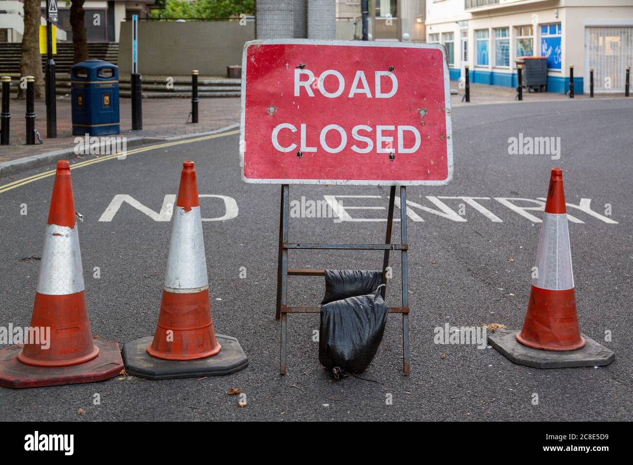 Coni di traffico in strada immagini e fotografie stock ad alta risoluzione  - Alamy