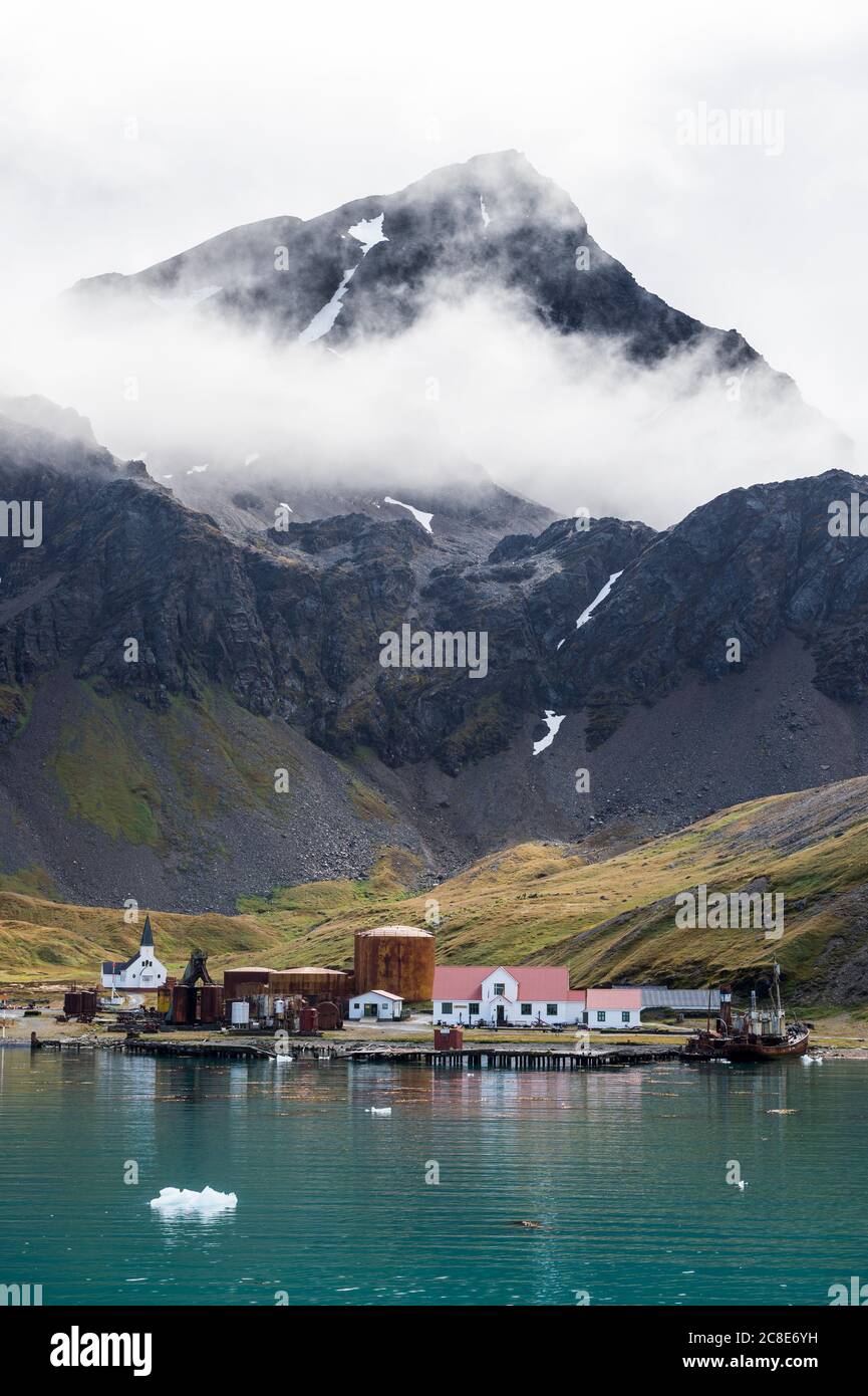 Regno Unito, Georgia del Sud e Isole Sandwich meridionali, Grytviken, stazione di caccia alle balene abbandonata a King Edward Cove Foto Stock