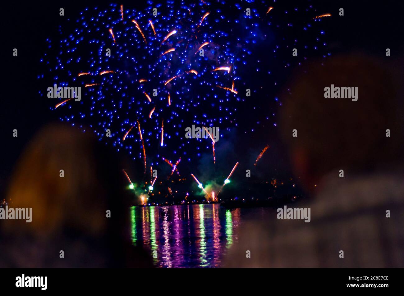Germania, Baden-Wurttemberg, Konstanz, esposizione di fuochi d'artificio durante il festival notturno del lago di Costanza Foto Stock