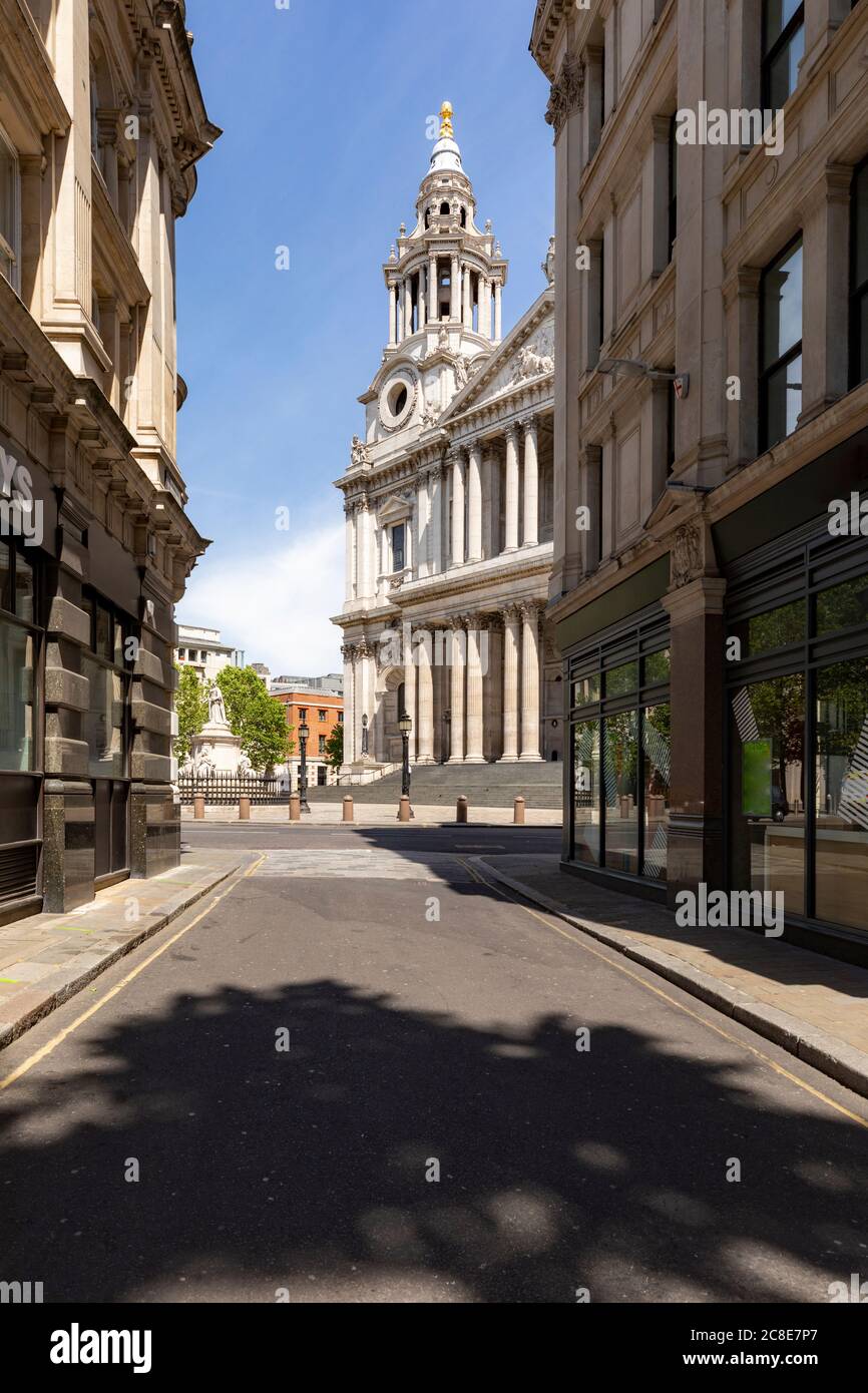 Regno Unito, Londra, Cattedrale di St Paul in una giornata di sole Foto Stock