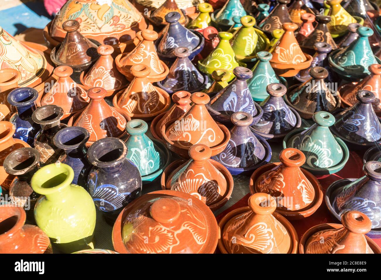 Ceramiche decorate vendute al bazaar Foto Stock