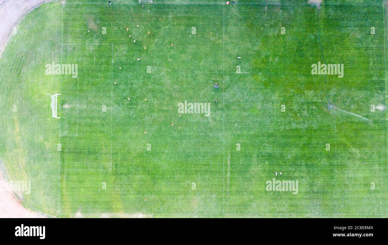 Vista aerea del campo verde del giocatore di calcio dilettante Foto Stock