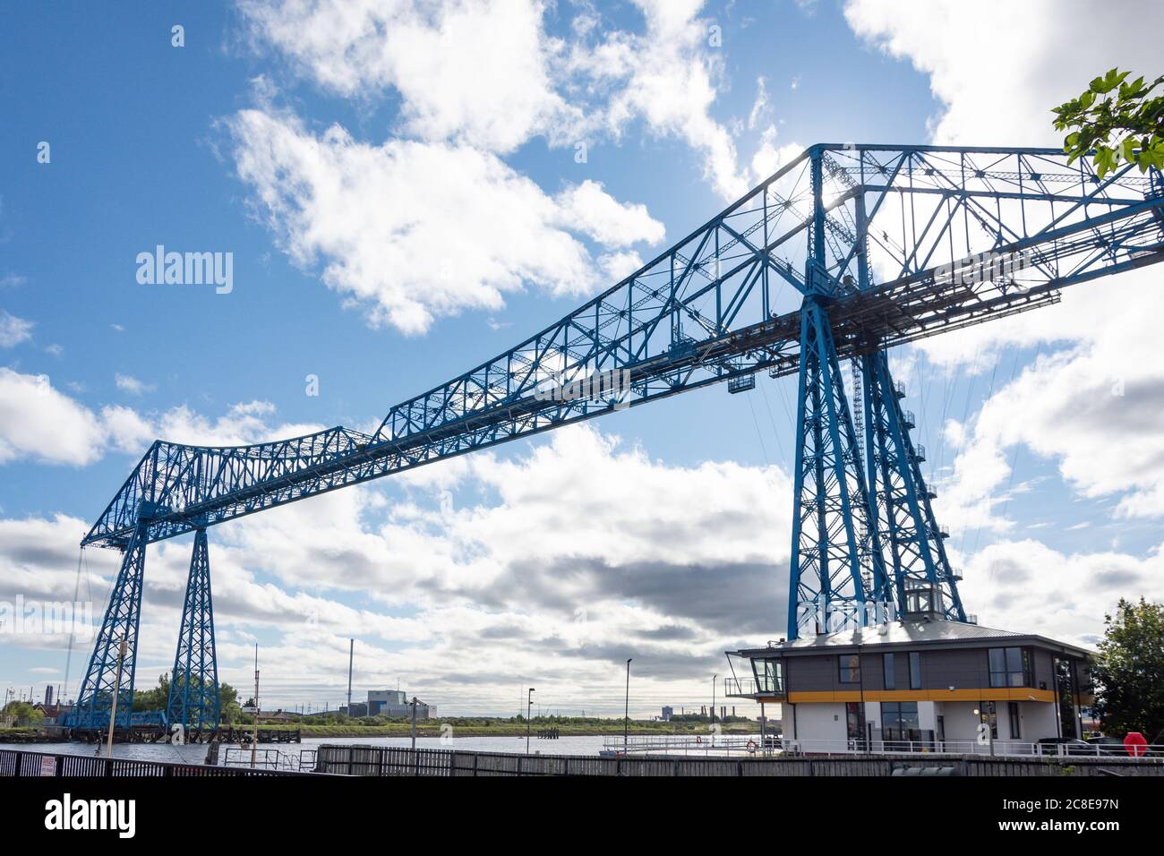 The Tees Transporter Bridge attraverso River Tees, Middlesbrough, North Yorkshire, Inghilterra, Regno Unito Foto Stock