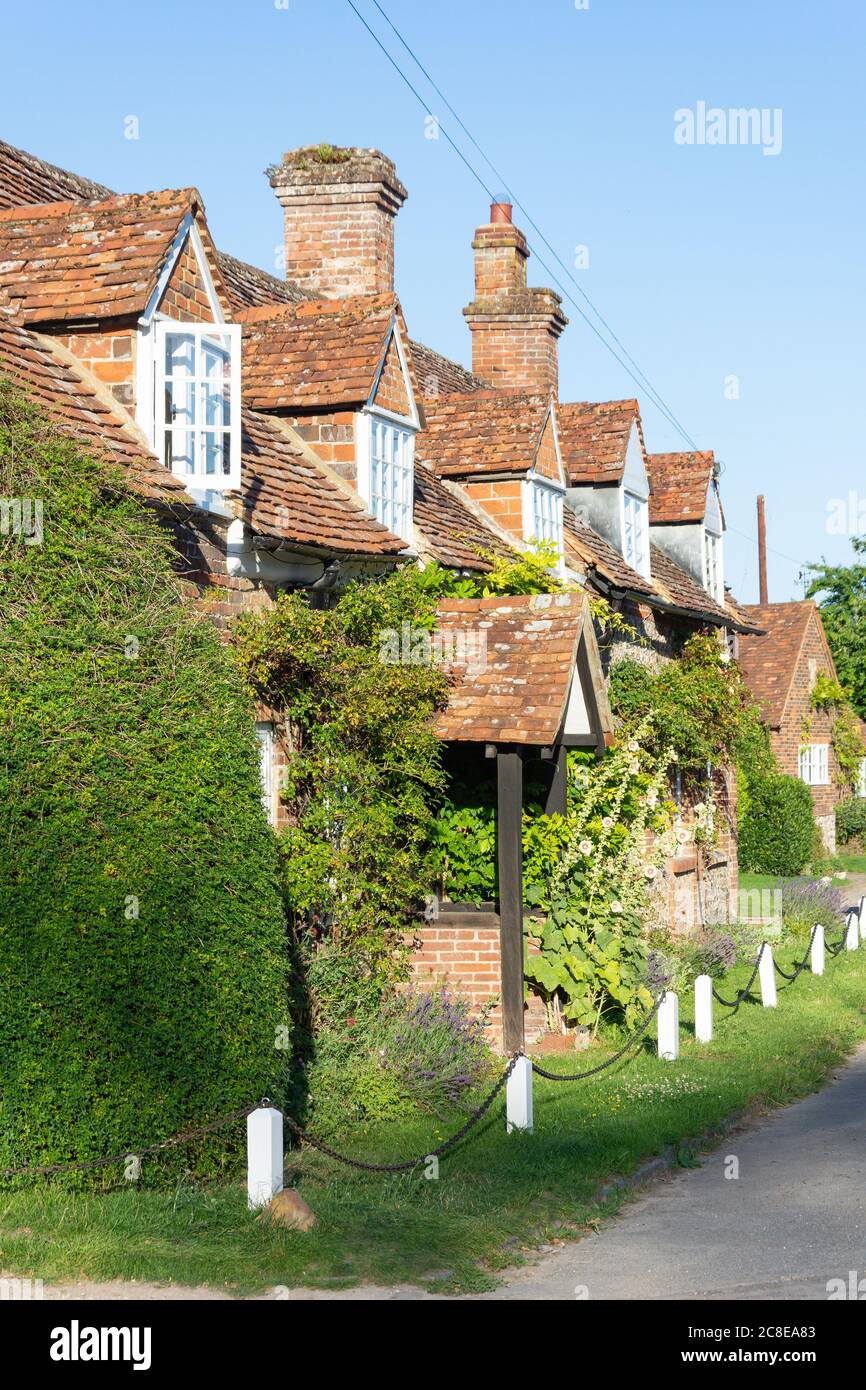 Periodo cottages, Turville, Buckinghamshire, Inghilterra, Regno Unito Foto Stock
