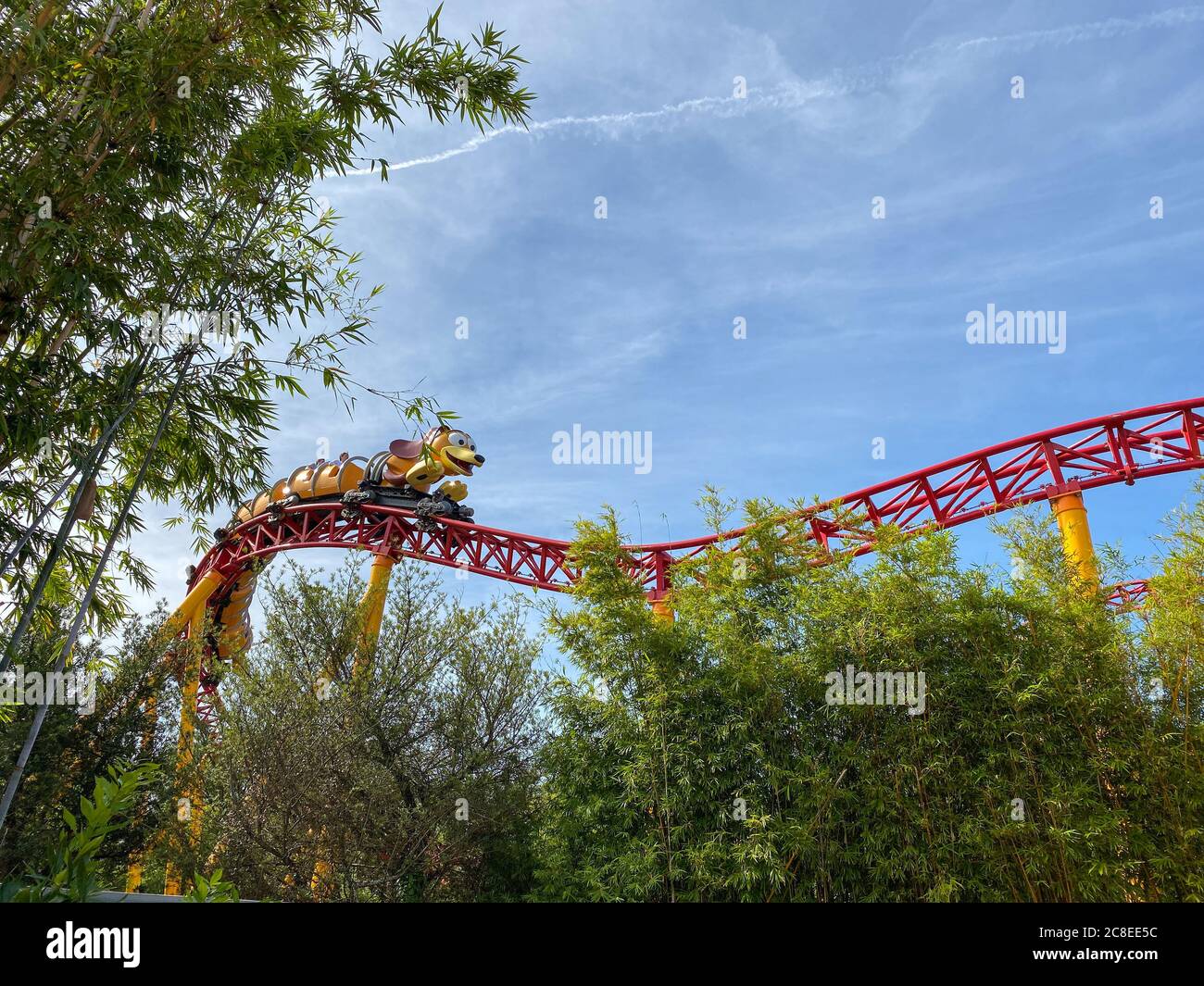 Orlando, FL/USA-11/27/19: Giro sulle montagne russe Slinky Dash Dog all'Hollywood Studios Park al Walt Disney World di Orlando, FL. Foto Stock