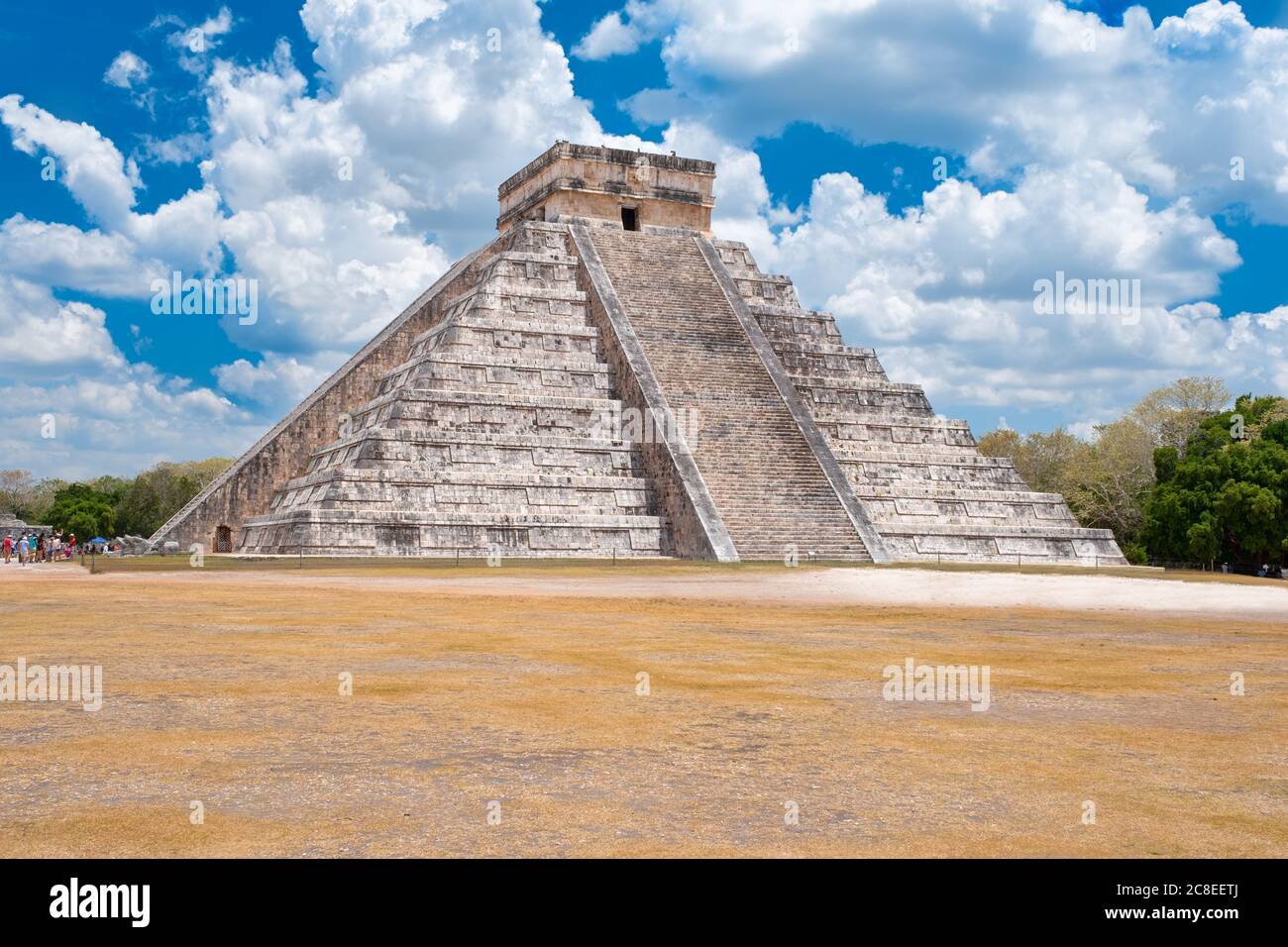 Il Tempio di Kukulkan, un edificio iconico presso l'antica città maya di Chichen Itza Foto Stock