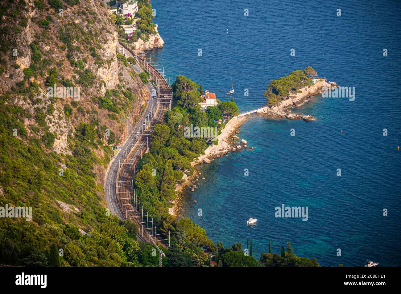 Le ripide scogliere lungo la Costa Azzurra in Francia Foto Stock